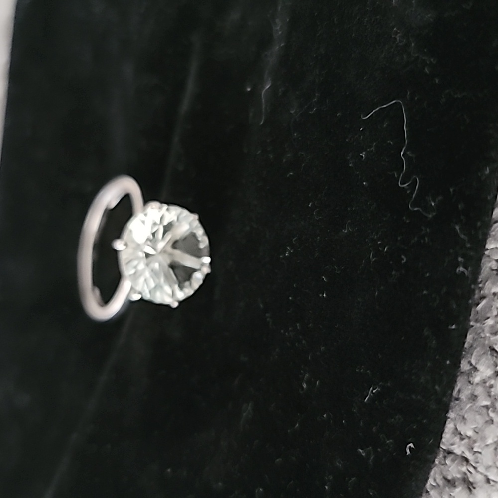Stunning Silver Ring with Crystal Accent